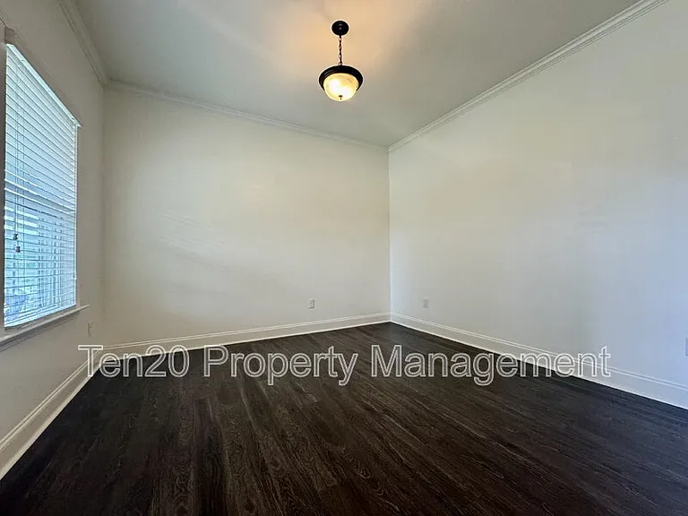 5037 Lexington Ln — Photo 3