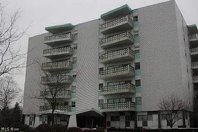 1st image of 275-8D N Portage Path
