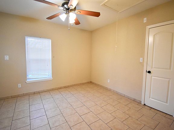 4th image of 416 W Brazos Ave