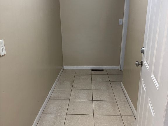 4th image of 166 Seymour Ave Floor 1