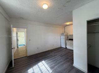 552 NW 1st St #3, Miami, FL 33128