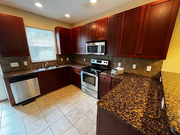 1455 N Star Ave — Photo 2