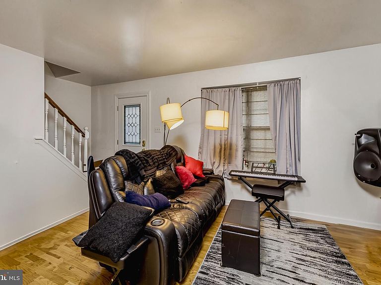 Listing photo 5