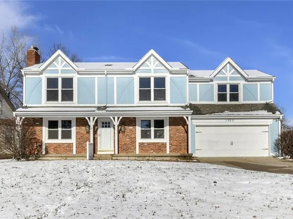 1960 E Jamestown Dr, Olathe, KS 66062