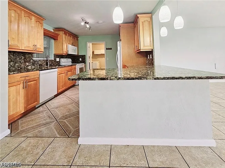 211 S Lake Dr — Photo 11