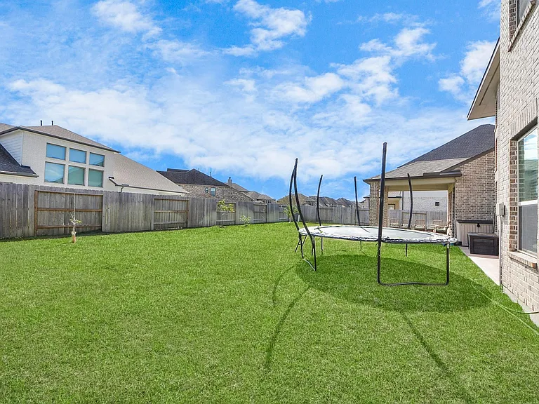 1911 Sapphire Pines Ln — Photo 44
