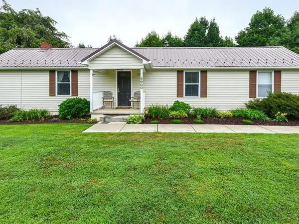 4900 Day Ct, Walkertown, NC 27051
