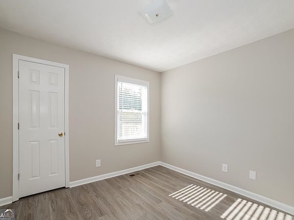 3rd image of 17 Oak Landing Dr