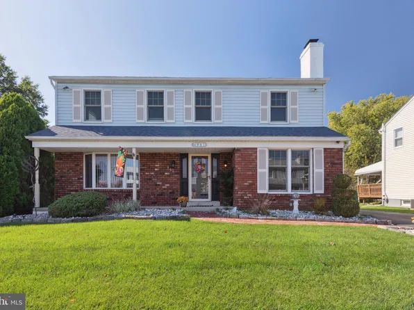 961 Greenhouse Ln, Secane, PA 19018