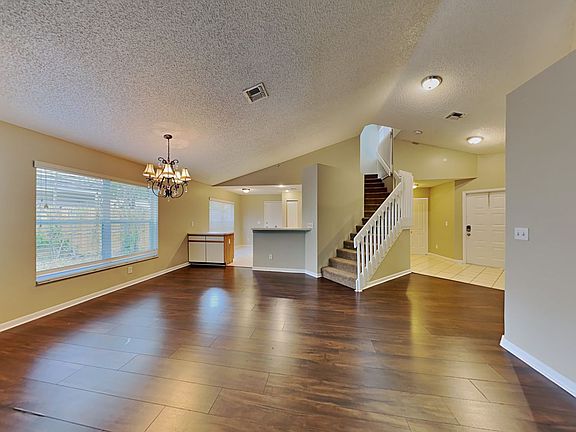 5th image of 8875 Woodside Ct