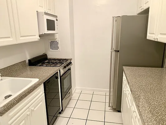 Rented by Stonehenge NYC LLC | media 22