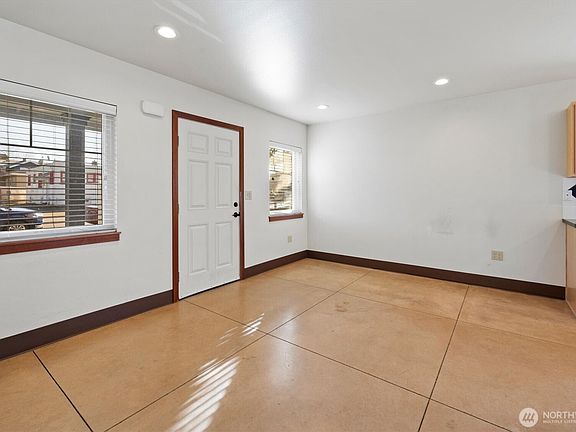 4th image of 305 A Street NE