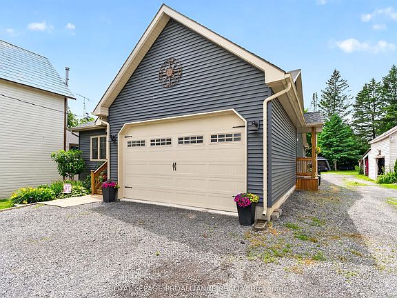 3rd image of 1086 Prince St