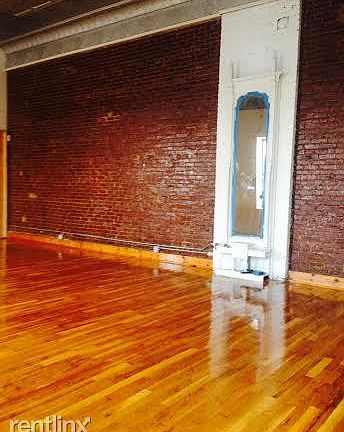 1089 Broadway-Livingroom1