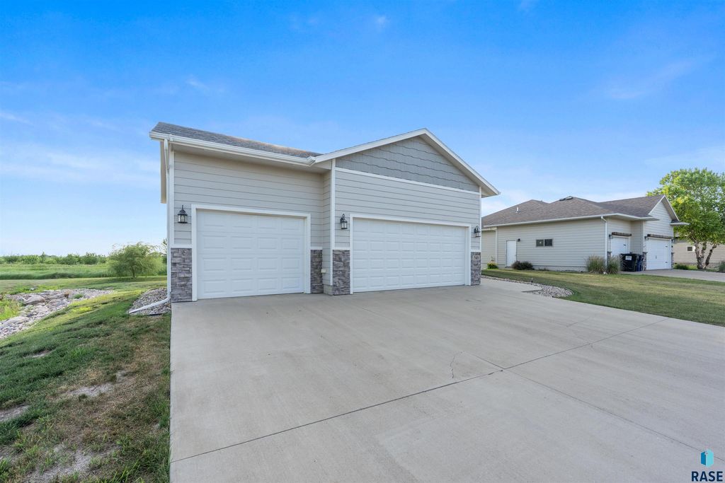 745 Fox Ct, Tea, SD - View 4