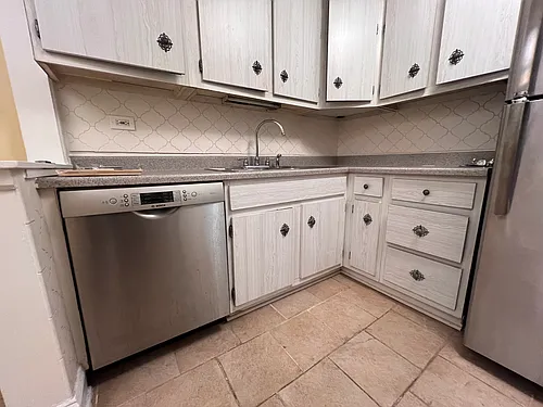 2837 W Summerdale Ave #1W Photo 1