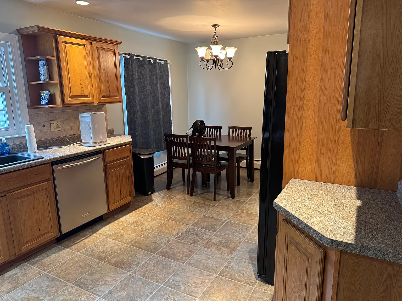 4 bed, 1812 sqft, $1,600 — Photo 4