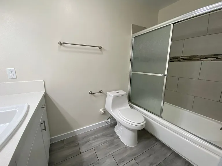 Tarzana Terrace Apartments — Photo 33
