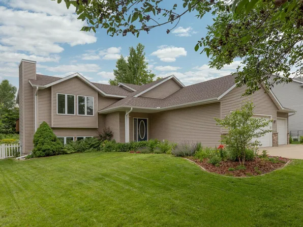 2582 Colleen St NE, Rochester, MN 55906