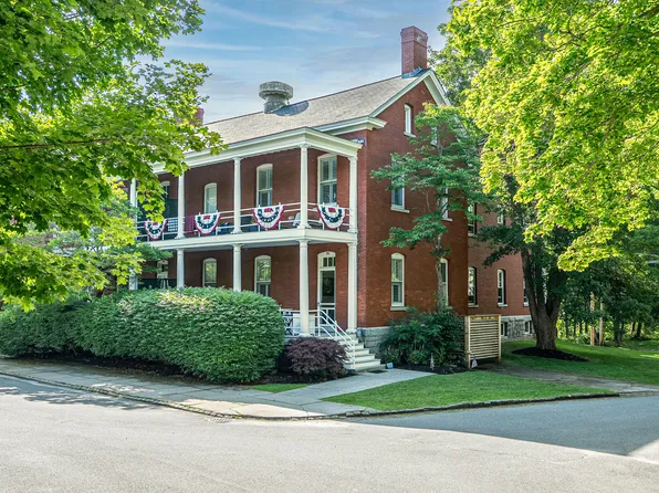 106 Mckinley Court, Portland, ME 04109