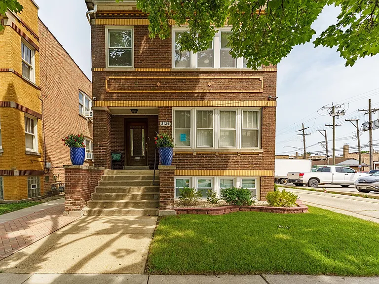 2125 Wesley Ave — Photo 1