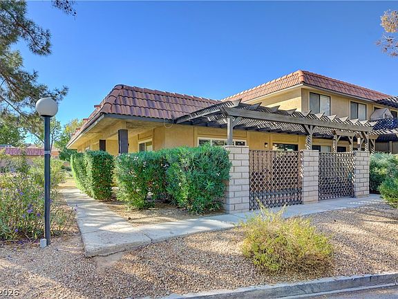 3rd image of 639 Pepper Tree Cir