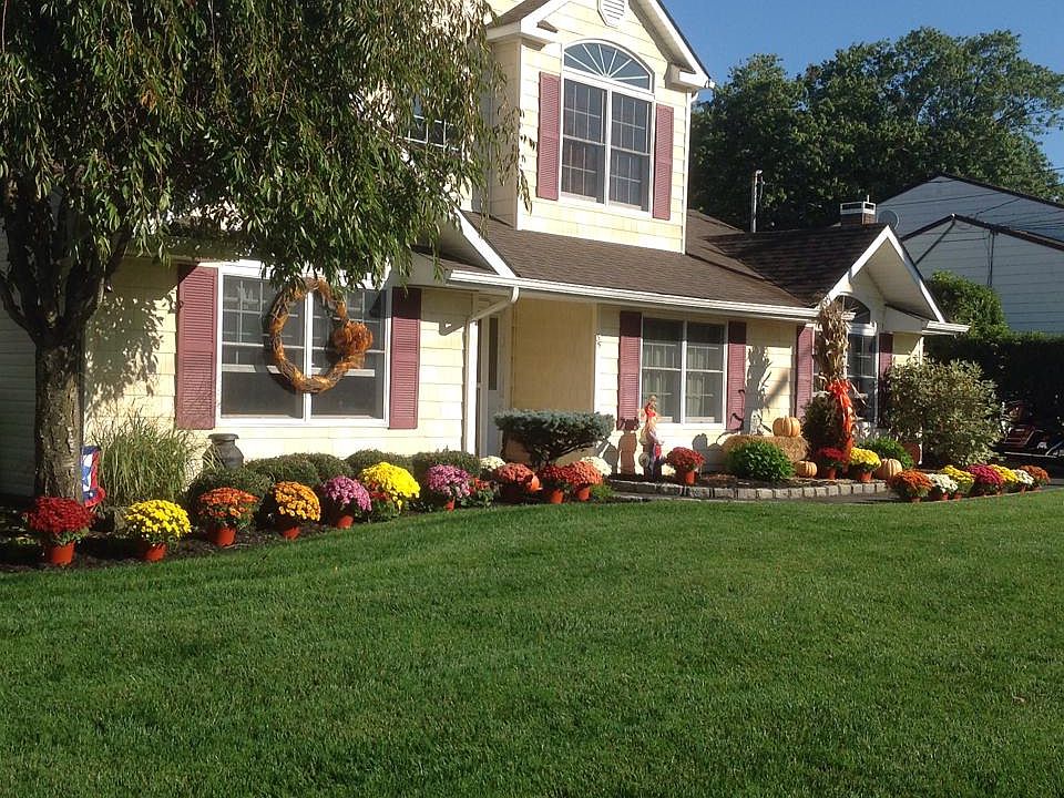 1st image of 35 Continental Dr