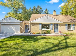 1415 N 124th St, Elm Grove, WI 53122