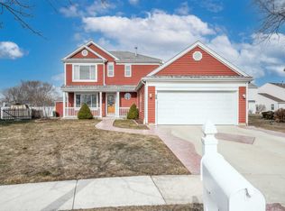 28 Buchanan Ln, Streamwood, IL