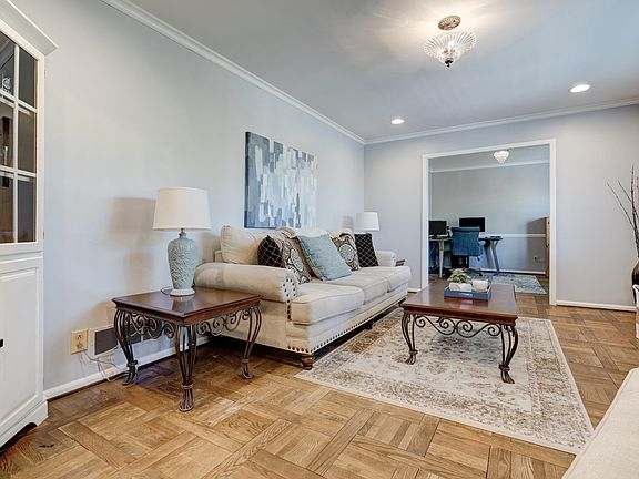 5th image of 1029 Mountain Oaks Dr