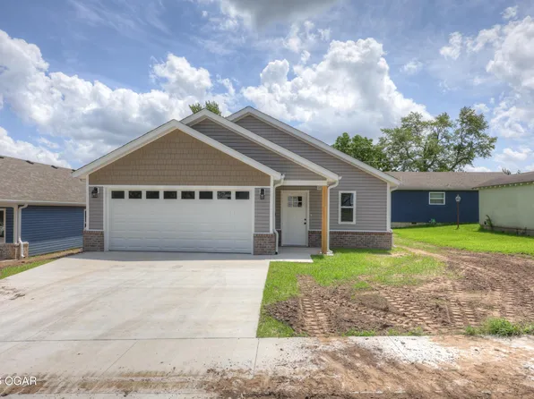 119 S Hall St, Webb City, MO 64870