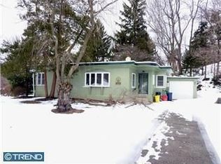 8205 Hull Dr, Glenside, PA 19038