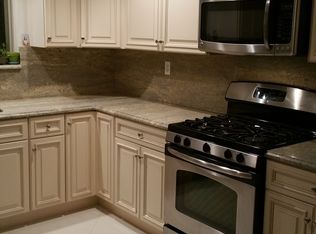 23 Peachtree Ln, Staten Island, NY 10309
