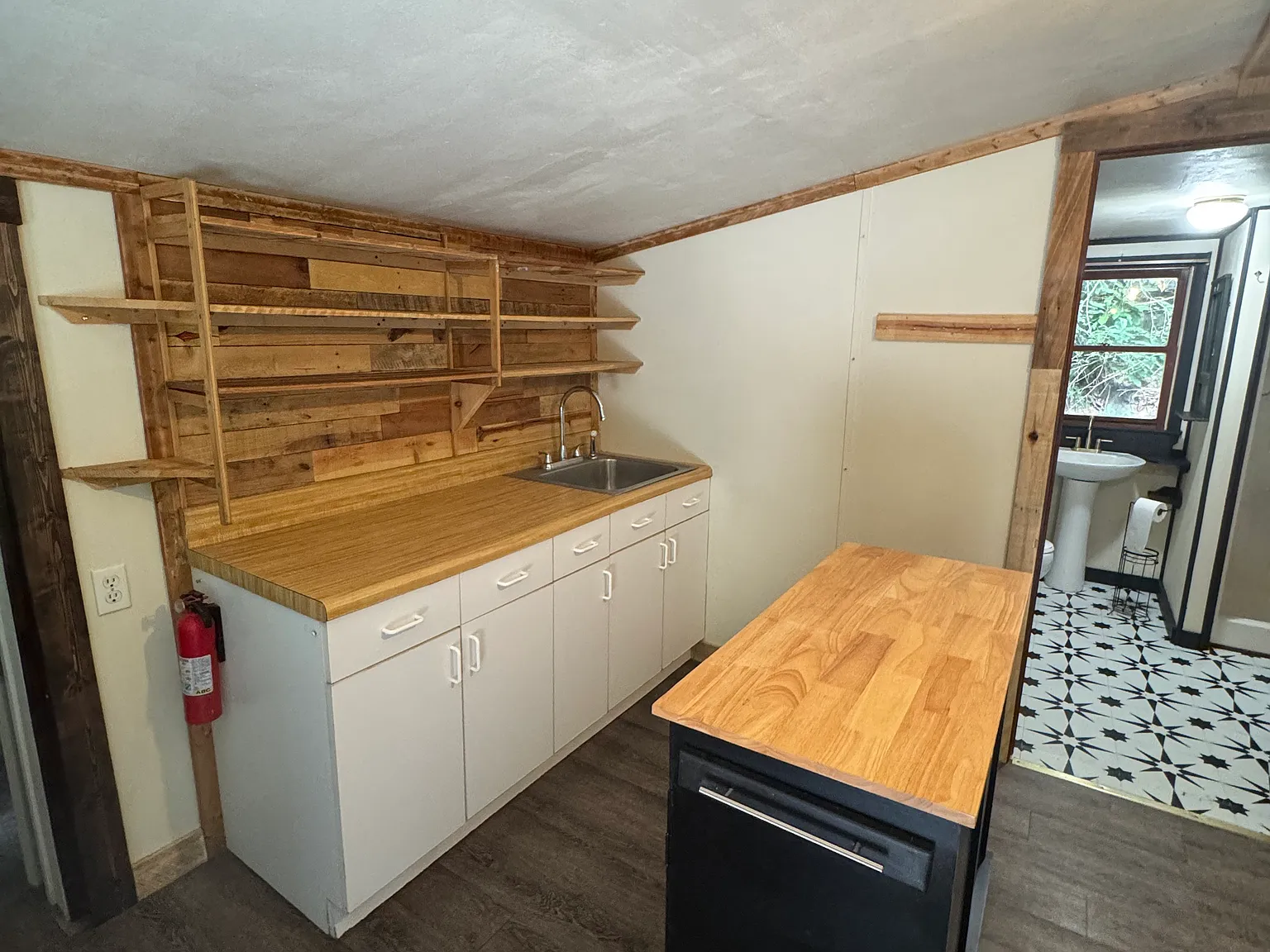 2 bed, 720 sqft, $1,300 — Photo 3