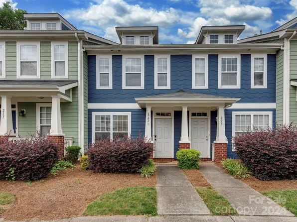 221 Hurston Cir, Charlotte, NC 28208