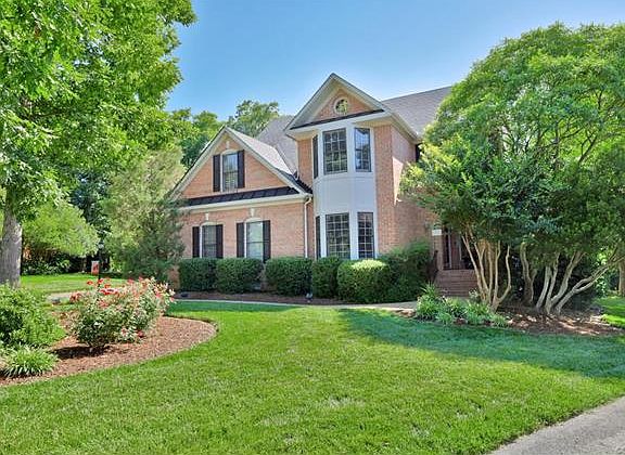 2nd image of 5701 Hinsdale Pl
