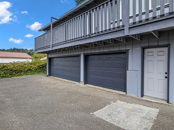 1063 S 4th St #3, Coos Bay, OR 97420