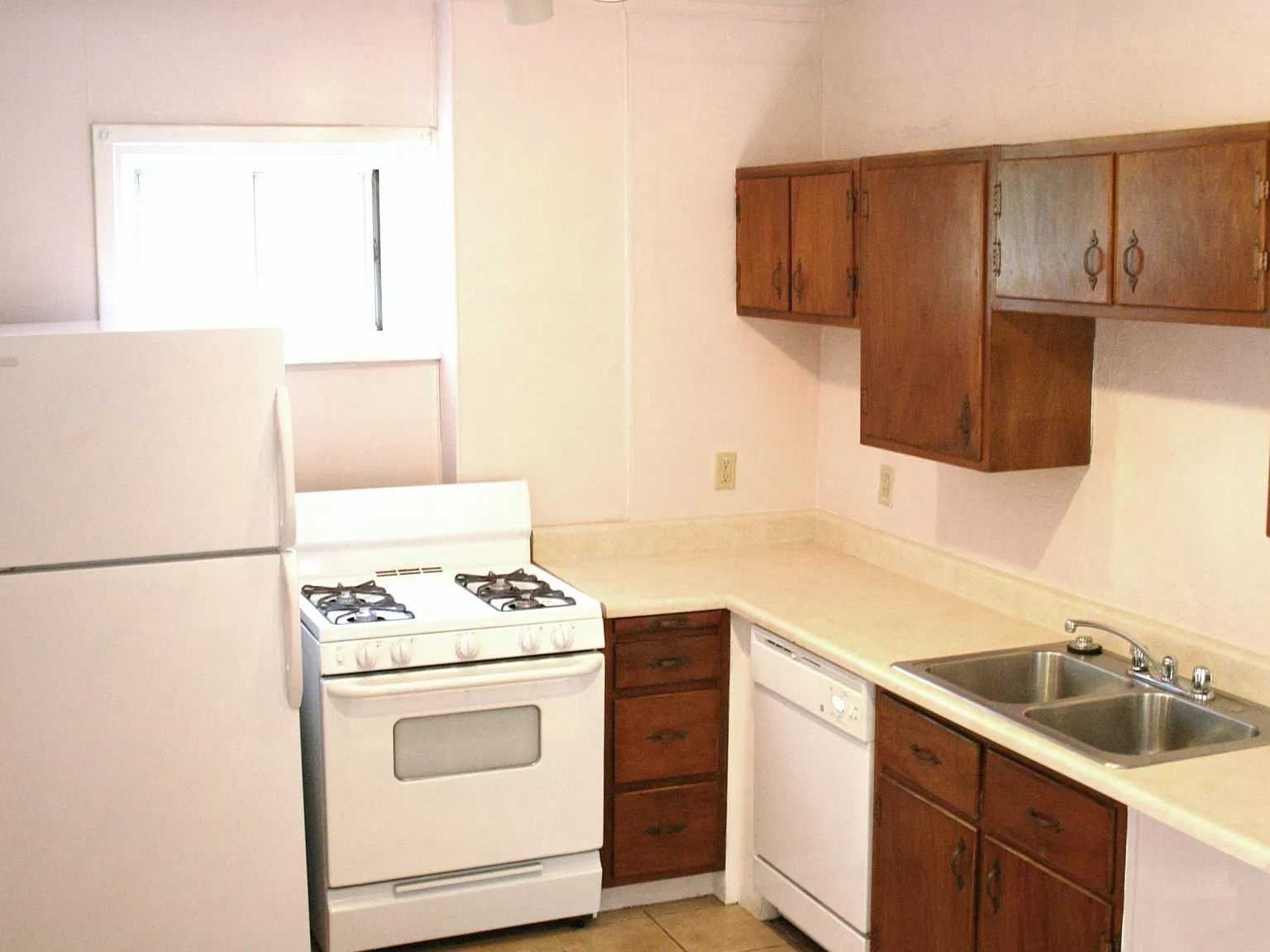4 bed, 2.5 bath, 1548 sqft, $3,600 — Photo 1