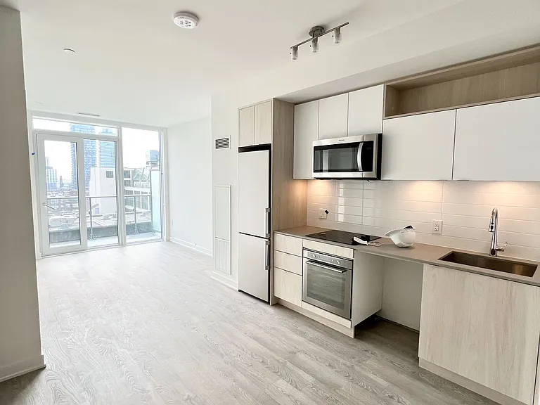 60 Princess St #1015 — Photo 10