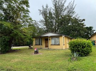 2215 Pineland Ave, Naples, FL 34112