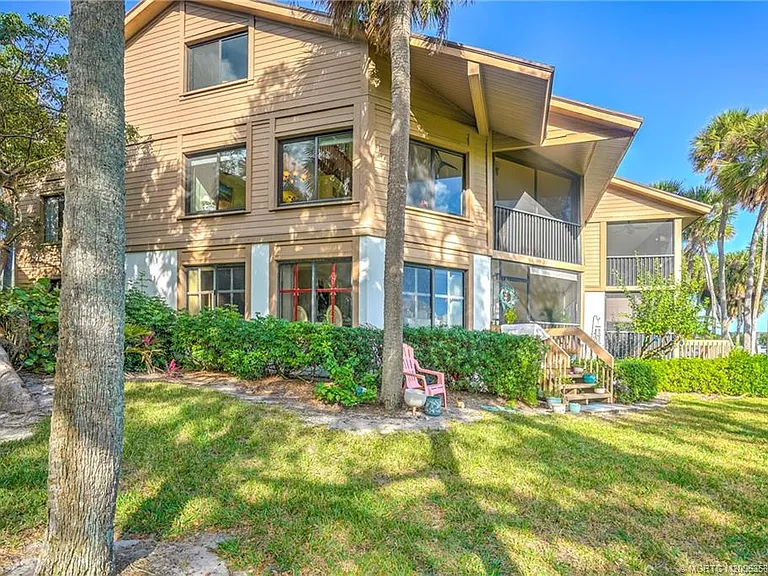 233 NE Edgewater Dr #204 — Photo 4