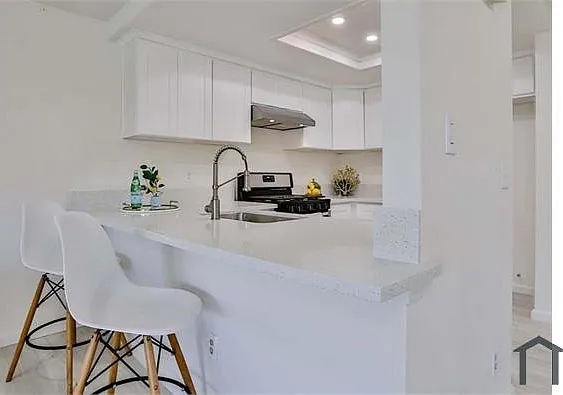 810 Elmwood Dr — Photo 6