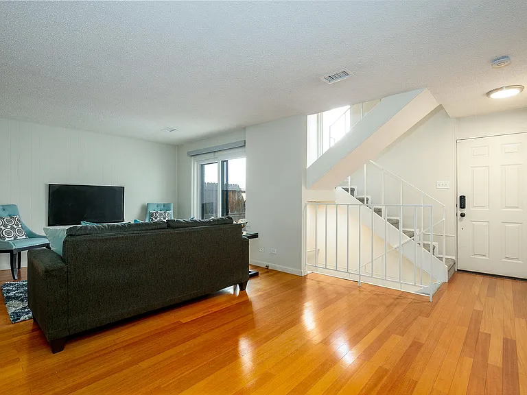 2835 S Locust St — Photo 3