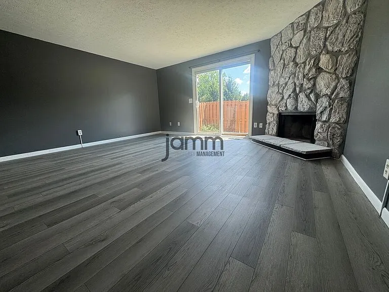 19479 Puritas Ave — Photo 4