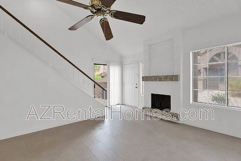 3 bed, 2.0 bath, 1269 sqft, $2,100 — Photo 4