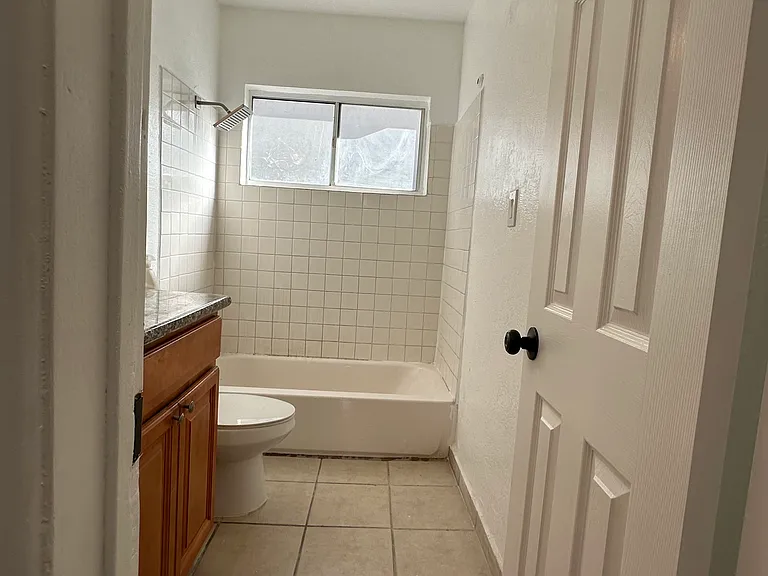 827 S Carondelet St — Photo 10