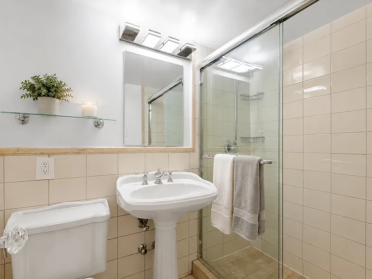 311 E 71st St #12F — Photo 4