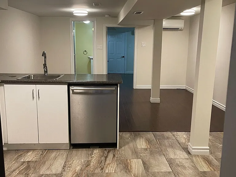 287 Palmerston Ave #LOWER — Photo 5