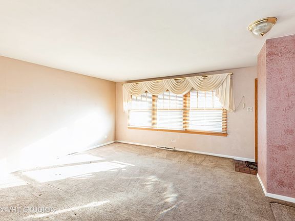 4th image of 30 Indianwood Dr