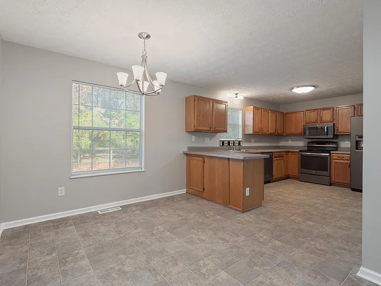 1560 Pheasants Glen Dr — Photo 15